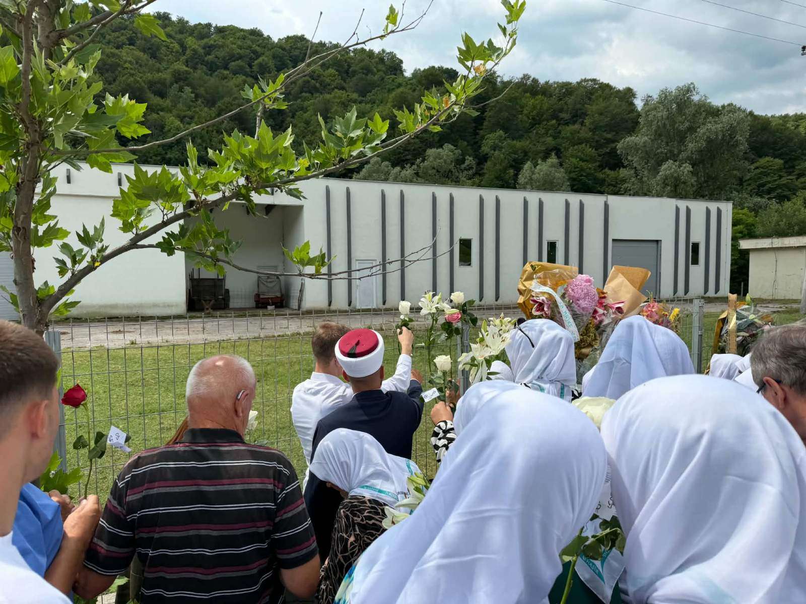Obilježavanje 31. godišnjice genocida u Srebrenici nastavljeno obilaskom mjesta masovnog stradanja Bošnjaka